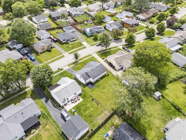 1402 Cardwell Square N, Columbus, OH 43229