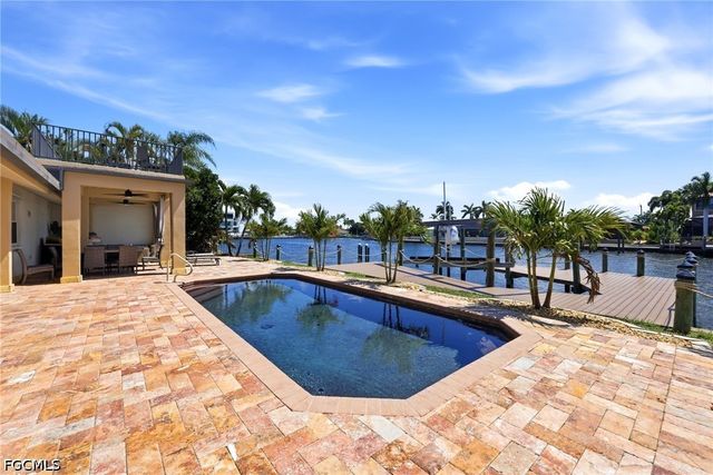 469 Bayshore DR, Cape Coral, FL 33904