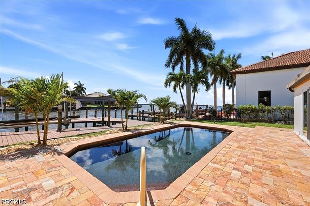 469 Bayshore DR, Cape Coral, FL 33904
