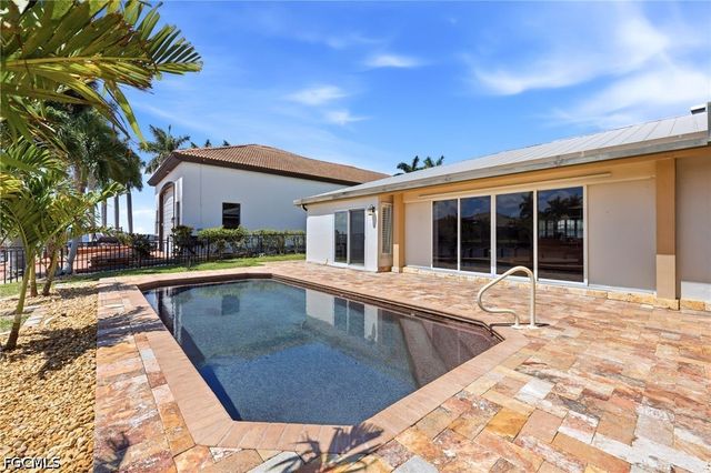 469 Bayshore DR, Cape Coral, FL 33904