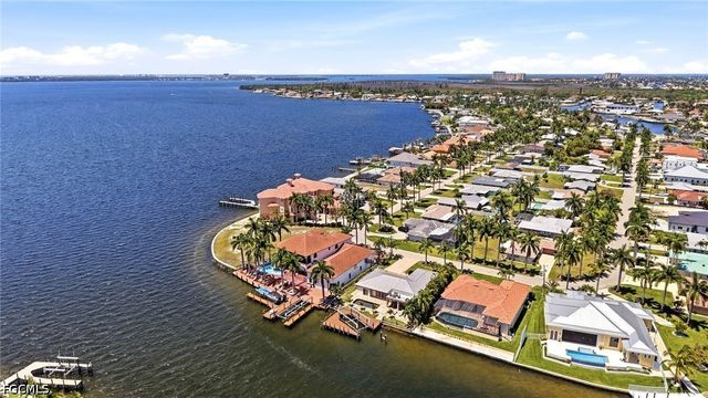 469 Bayshore DR, Cape Coral, FL 33904