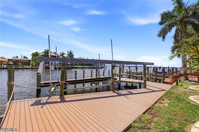 469 Bayshore DR, Cape Coral, FL 33904