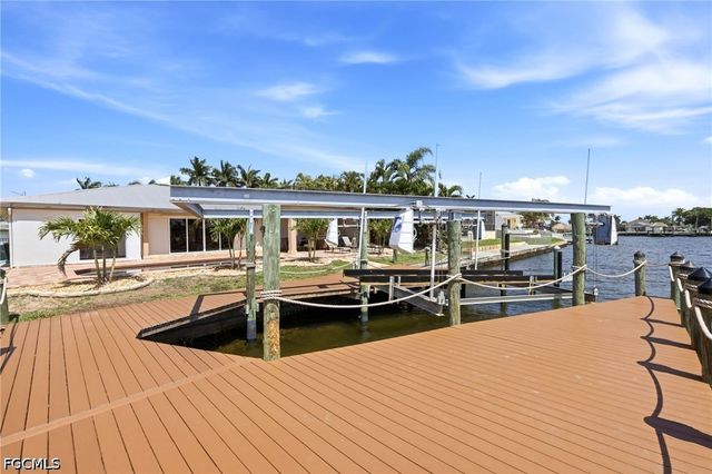 469 Bayshore DR, Cape Coral, FL 33904