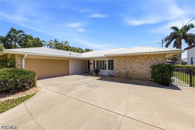 469 Bayshore DR, Cape Coral, FL 33904
