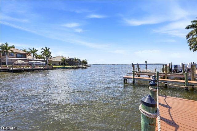 469 Bayshore DR, Cape Coral, FL 33904