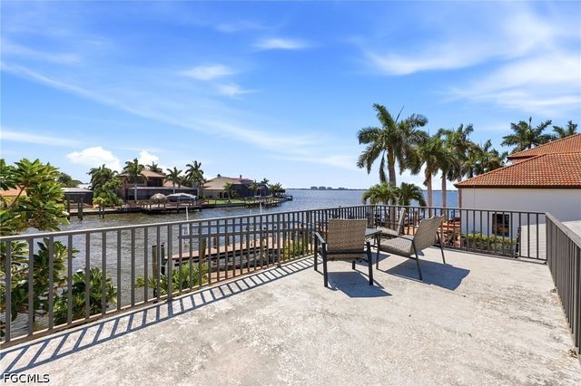 469 Bayshore DR, Cape Coral, FL 33904
