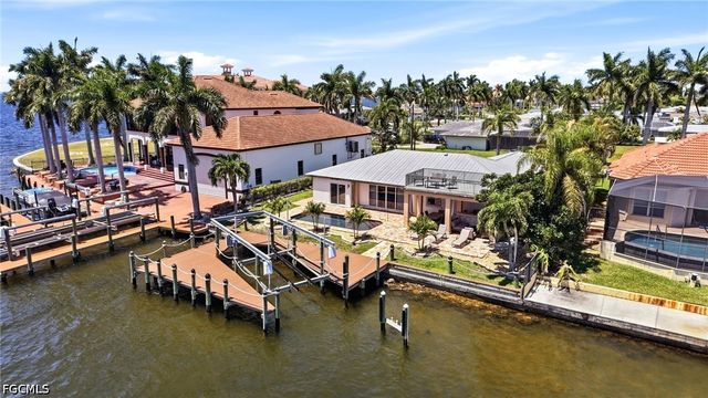 469 Bayshore DR, Cape Coral, FL 33904