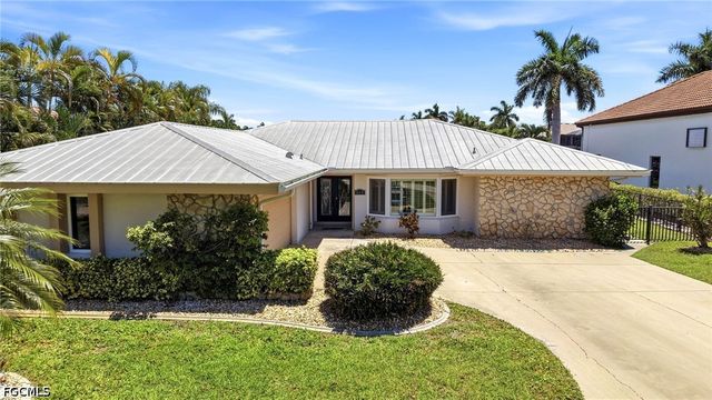 469 Bayshore DR, Cape Coral, FL 33904