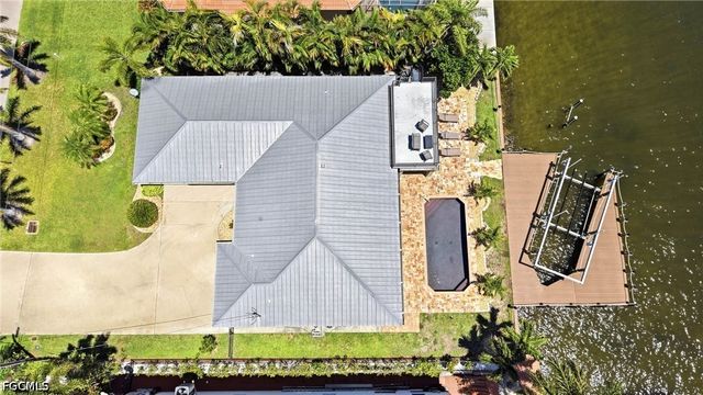 469 Bayshore DR, Cape Coral, FL 33904
