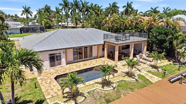 469 Bayshore DR, Cape Coral, FL 33904