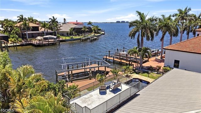469 Bayshore DR, Cape Coral, FL 33904