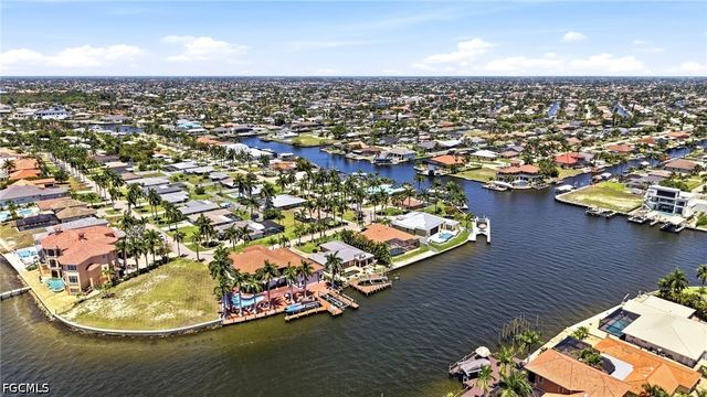469 Bayshore DR, Cape Coral, FL 33904
