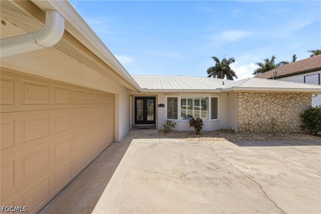 469 Bayshore DR, Cape Coral, FL 33904