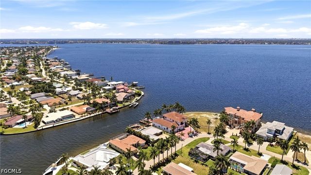 469 Bayshore DR, Cape Coral, FL 33904