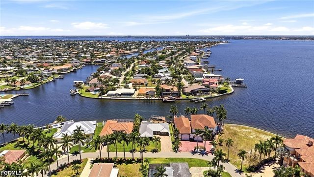 469 Bayshore DR, Cape Coral, FL 33904