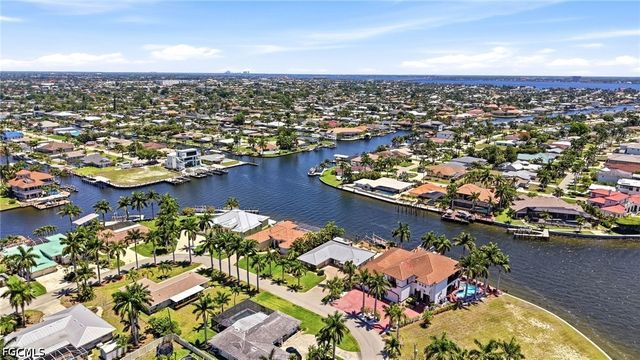 469 Bayshore DR, Cape Coral, FL 33904