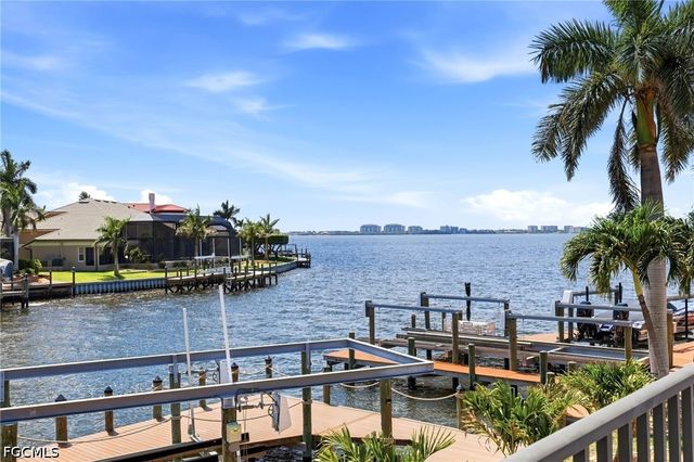 469 Bayshore DR, Cape Coral, FL 33904