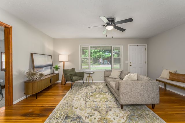 1339 N El Paso Dr, Derby, KS 67037