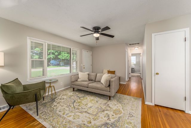 1339 N El Paso Dr, Derby, KS 67037