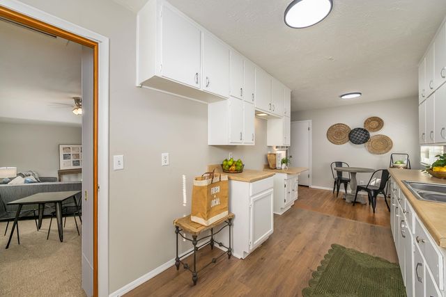 1339 N El Paso Dr, Derby, KS 67037
