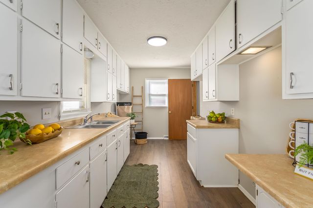 1339 N El Paso Dr, Derby, KS 67037