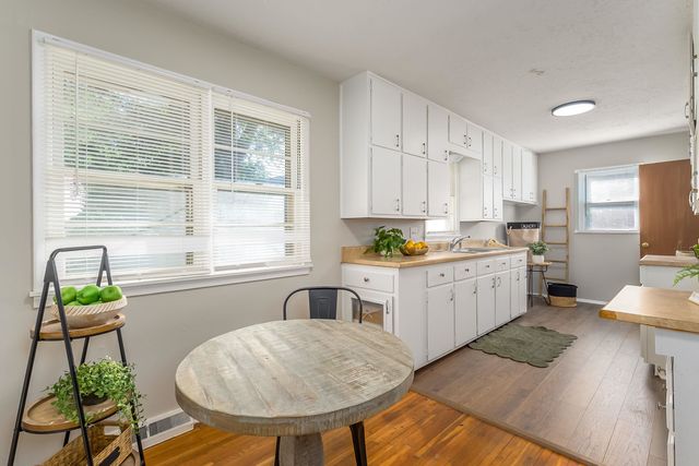 1339 N El Paso Dr, Derby, KS 67037