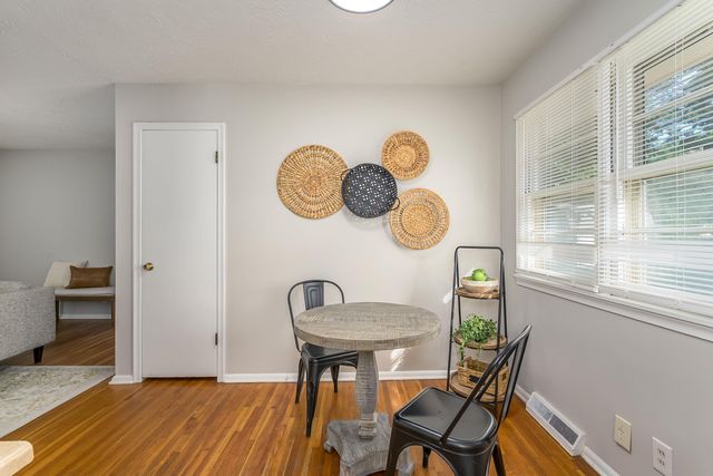 1339 N El Paso Dr, Derby, KS 67037