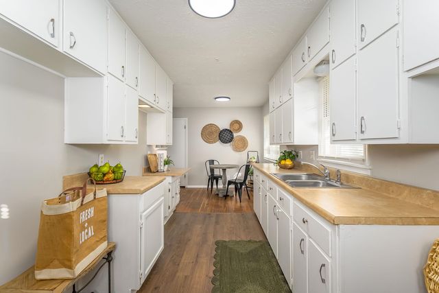 1339 N El Paso Dr, Derby, KS 67037