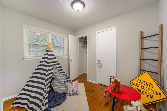 1339 N El Paso Dr, Derby, KS 67037
