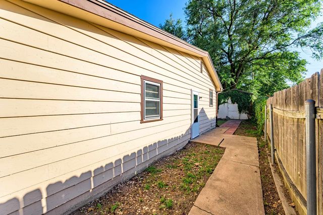1339 N El Paso Dr, Derby, KS 67037