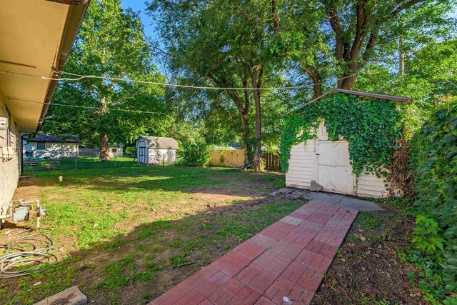 1339 N El Paso Dr, Derby, KS 67037