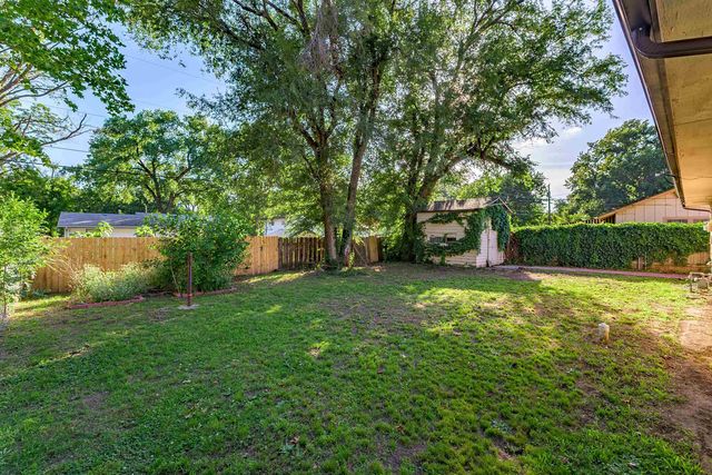 1339 N El Paso Dr, Derby, KS 67037