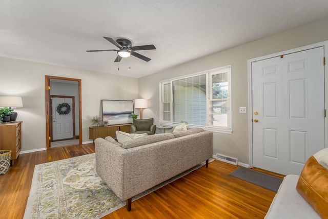 1339 N El Paso Dr, Derby, KS 67037