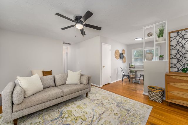 1339 N El Paso Dr, Derby, KS 67037