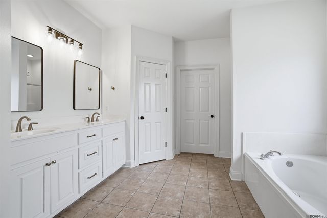 13088 Dutchtown Lakes Dr, Geismar, LA 70734