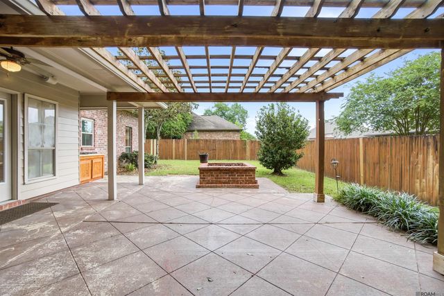 13088 Dutchtown Lakes Dr, Geismar, LA 70734