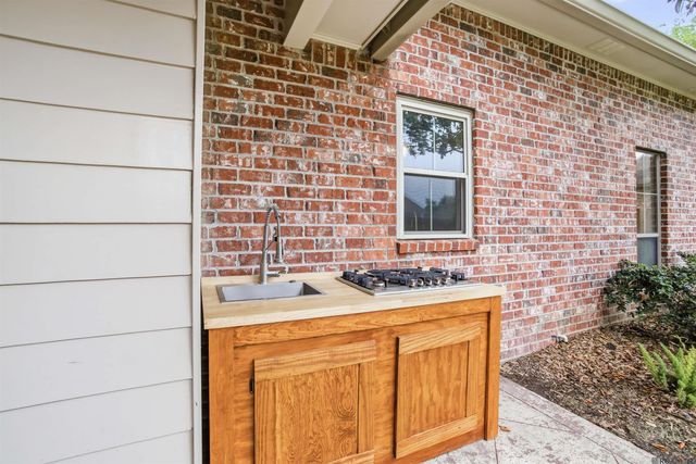 13088 Dutchtown Lakes Dr, Geismar, LA 70734