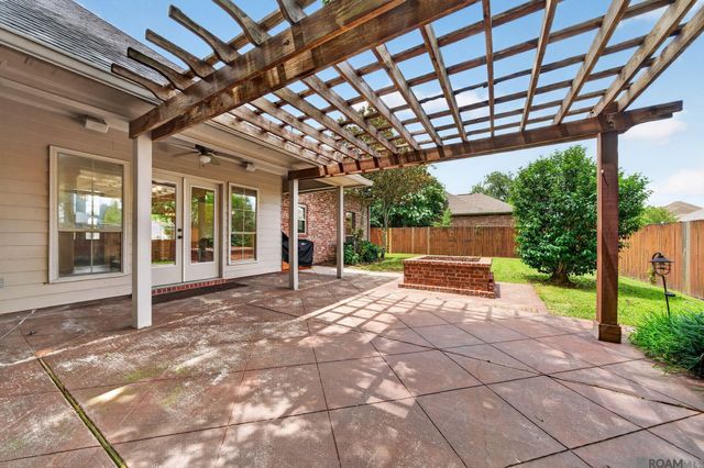 13088 Dutchtown Lakes Dr, Geismar, LA 70734