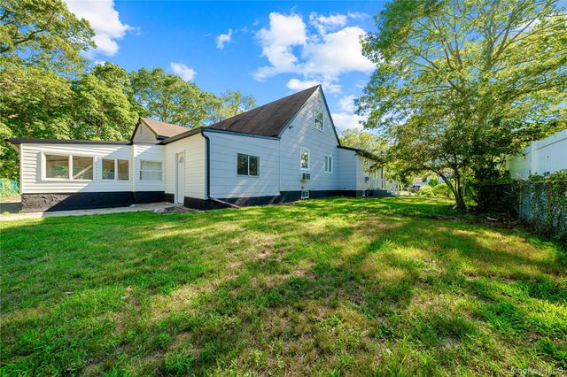 188 W End Avenue, Shirley, NY 11967