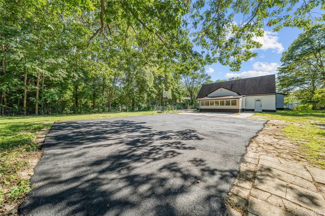 188 W End Avenue, Shirley, NY 11967