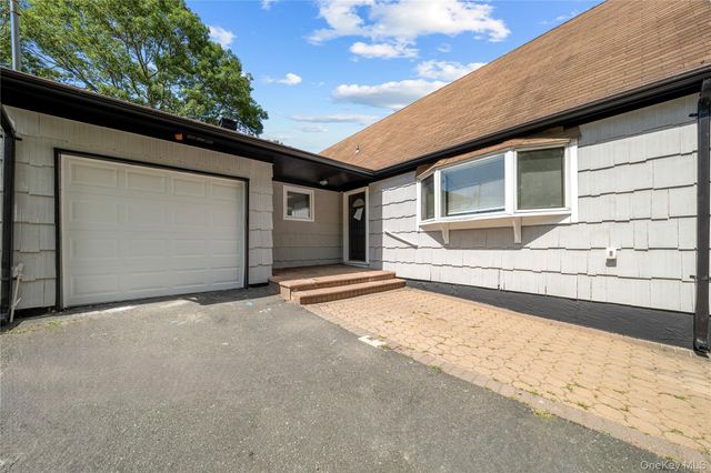 188 W End Avenue, Shirley, NY 11967