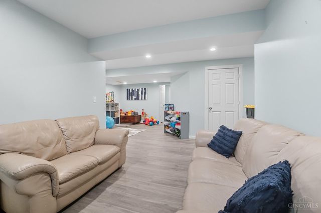 1910 Chase Avenue, Cincinnati, OH 45223