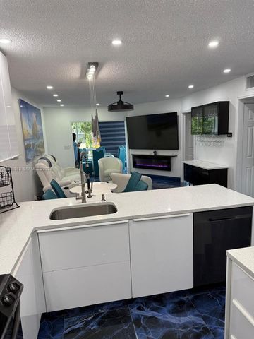 5121 W Oakland Park Boulevard 212, Lauderdale Lakes, FL 33313
