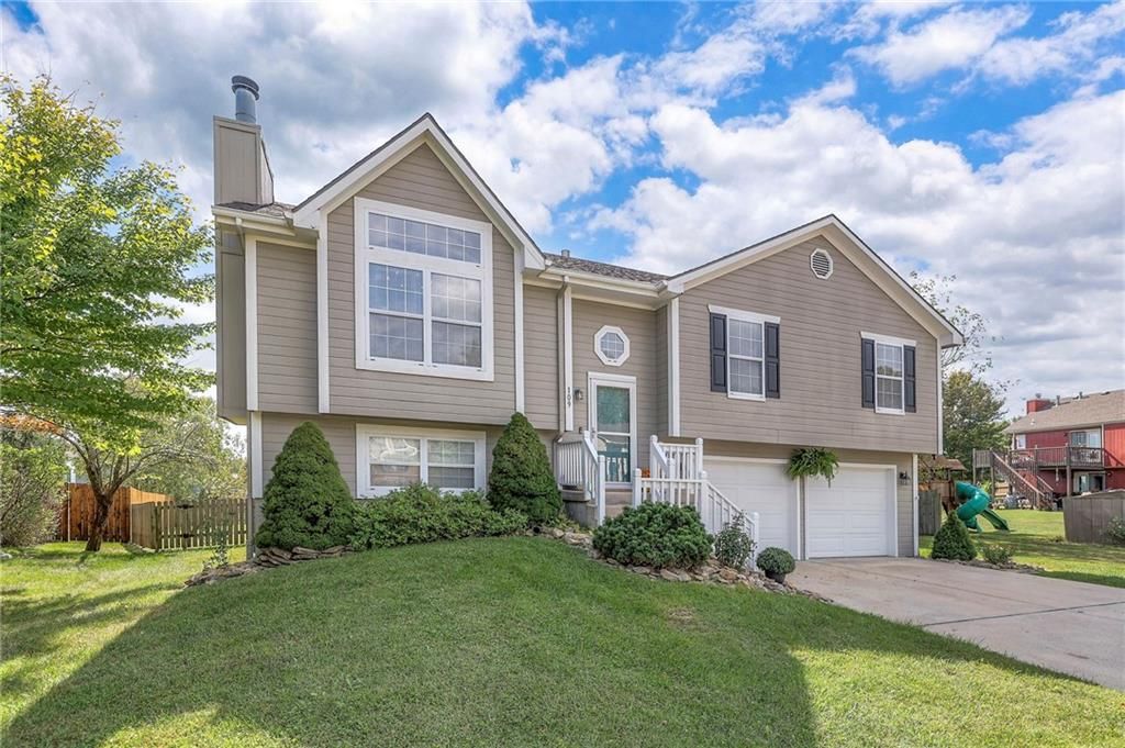 109 E Heritage Drive, Raymore, MO 64083