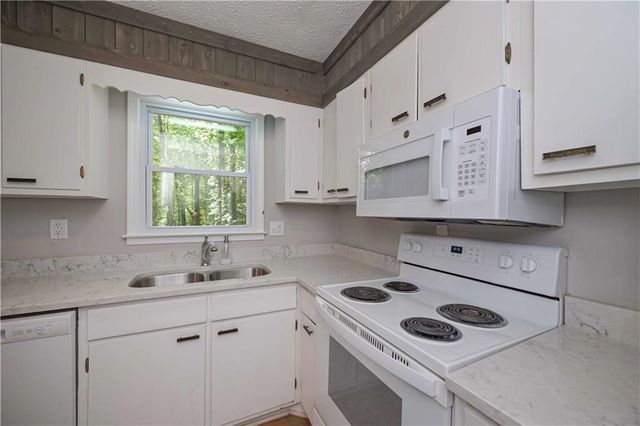 3000 Kennesaw NW Drive, Kennesaw, GA 30152