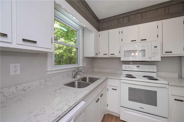 3000 Kennesaw NW Drive, Kennesaw, GA 30152