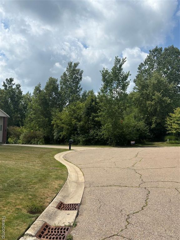 3130 Cornerstone Drive, Flushing, MI 48433