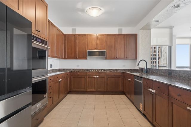 600 N Lake Shore Drive 1305, Chicago, IL 60611
