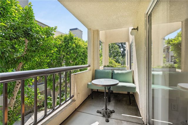 5535 Canoga Avenue 221, Woodland Hills, CA 91367