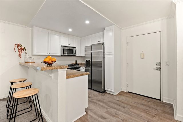 5535 Canoga Avenue 221, Woodland Hills, CA 91367